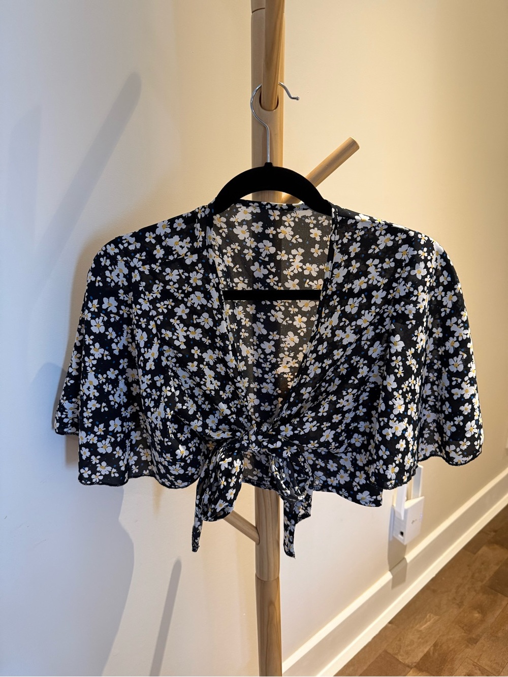 SHEIN Black Floral Front-Tie Crop Top